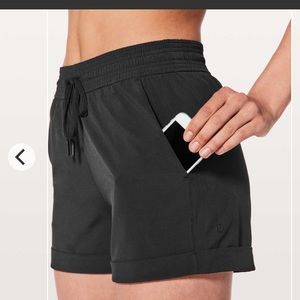 Lululemon Spring Break Away Short 3” Size 6